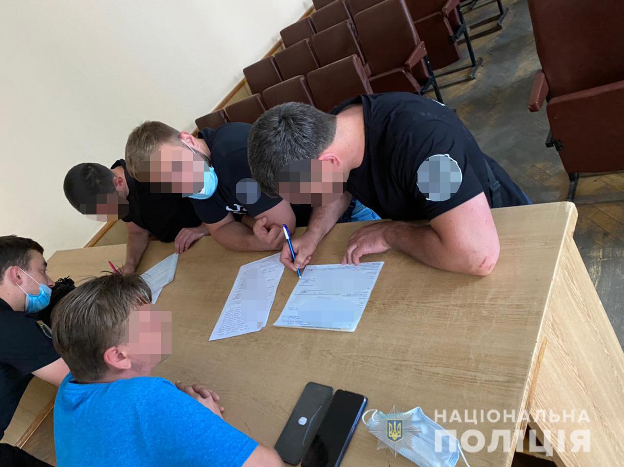 Двох учасників заворушень на Банковій затримали. Їм загрожує арешт